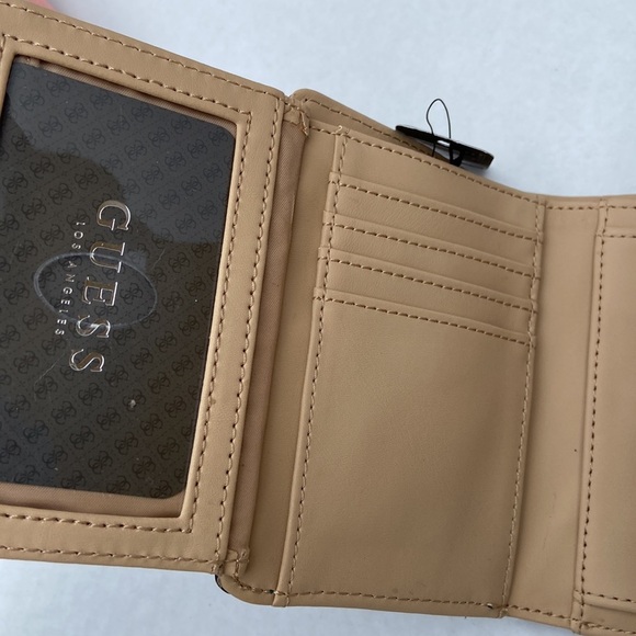 New GUESS Women’s Wallet - Picture 6 of 6